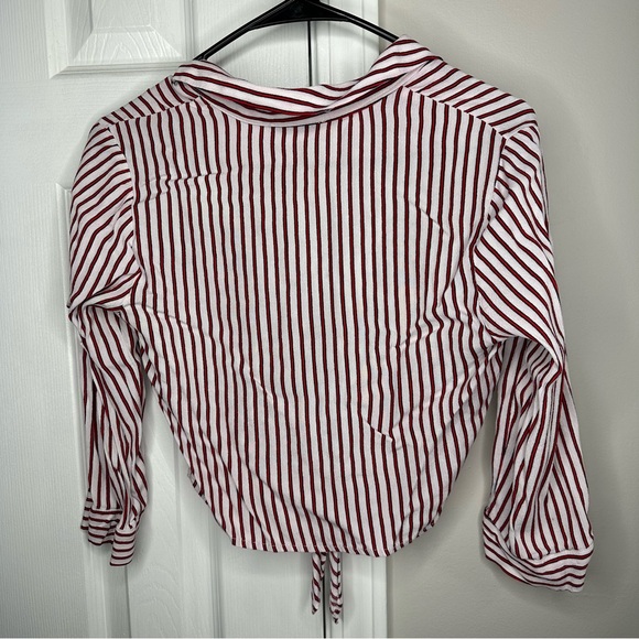 RED WHITE AND NAVY BLUE CROP BUTTON UP SHIRT - Picture 2 of 2